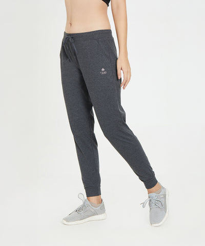 A woman wears Classic Joggers 81 with a slim tapered fit and gray sneakers, standing against a plain white background.